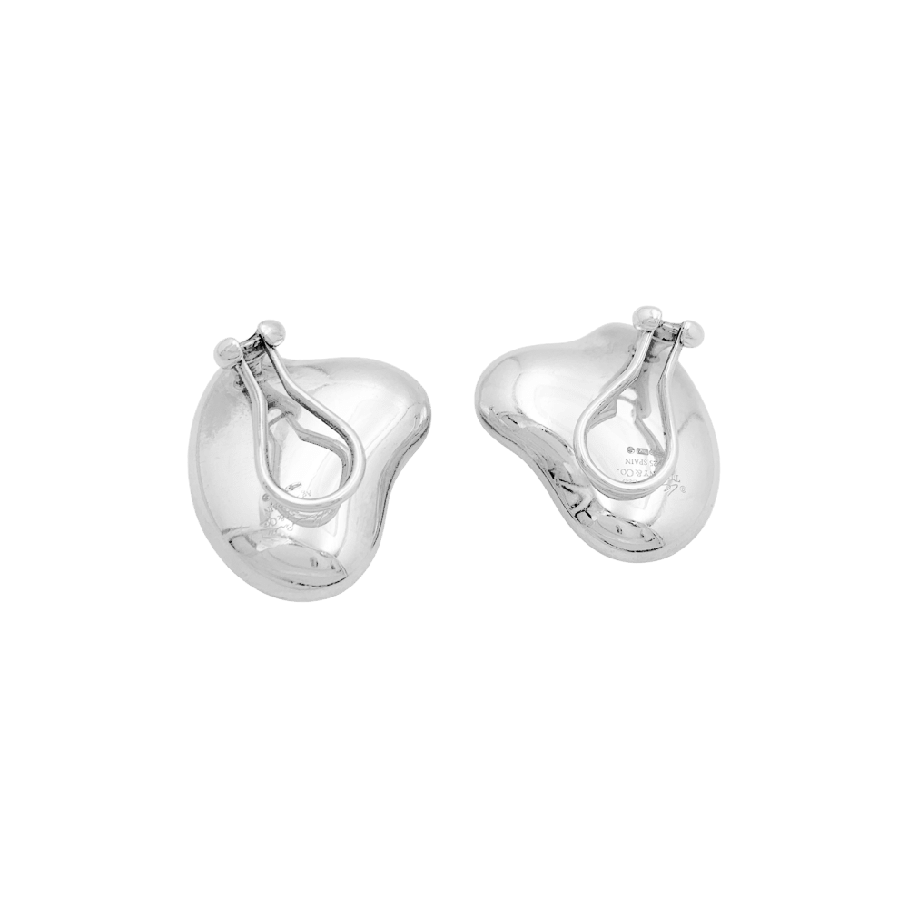 Boucles d'oreilles TIFFANY & CO x Elsa Peretti, «Cœur Bean » en argent.