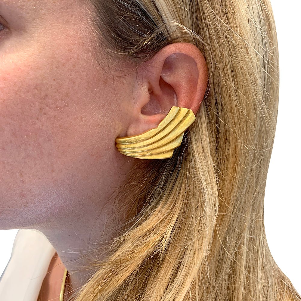 Boucles d'oreilles Lalaounis "Drapé" en or jaune. - Maison Eloe