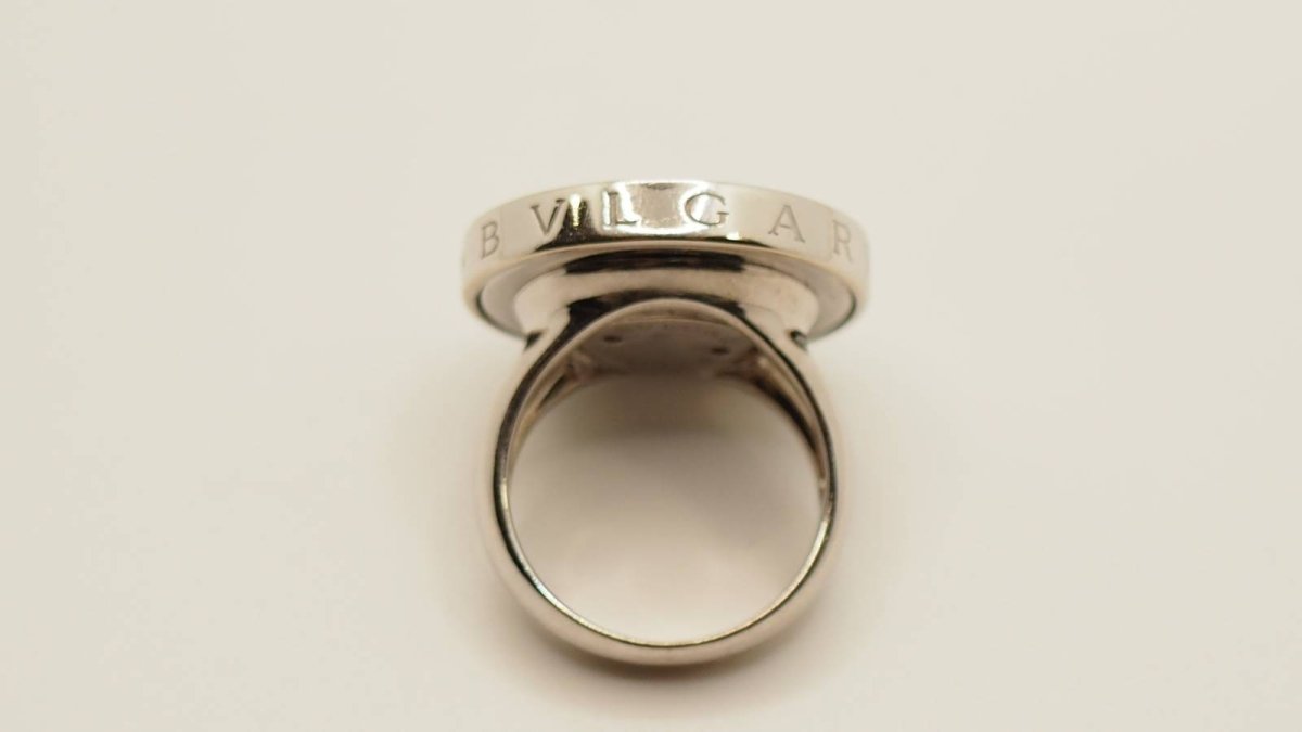 Bulgari Bague Yin Yang en or blanc et onyx - Maison Eloe