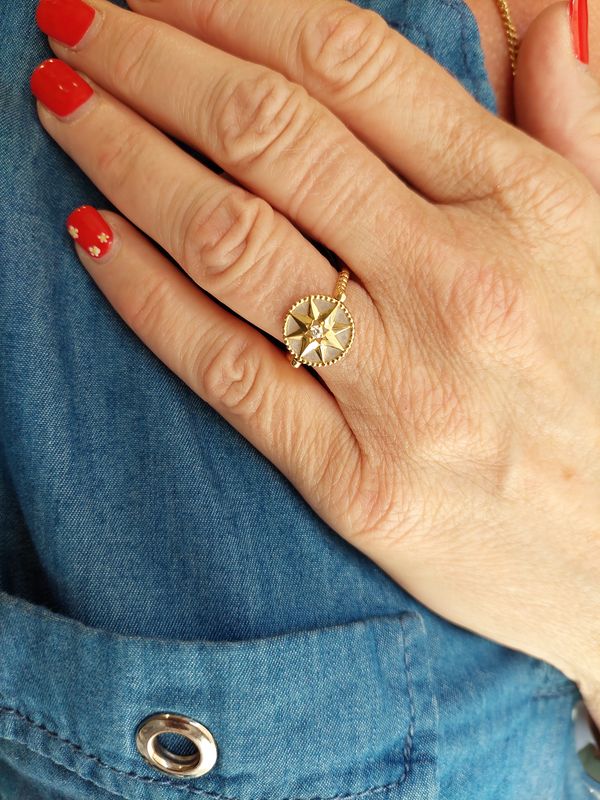 Dior Bague "Rose des vents" en or jaune et diamant