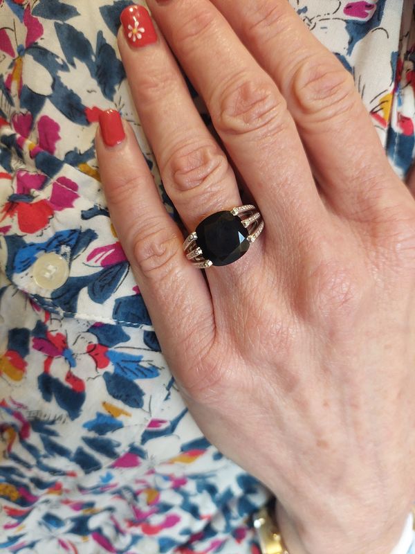 Poiray bague "fil" onyx et diamants en or blanc