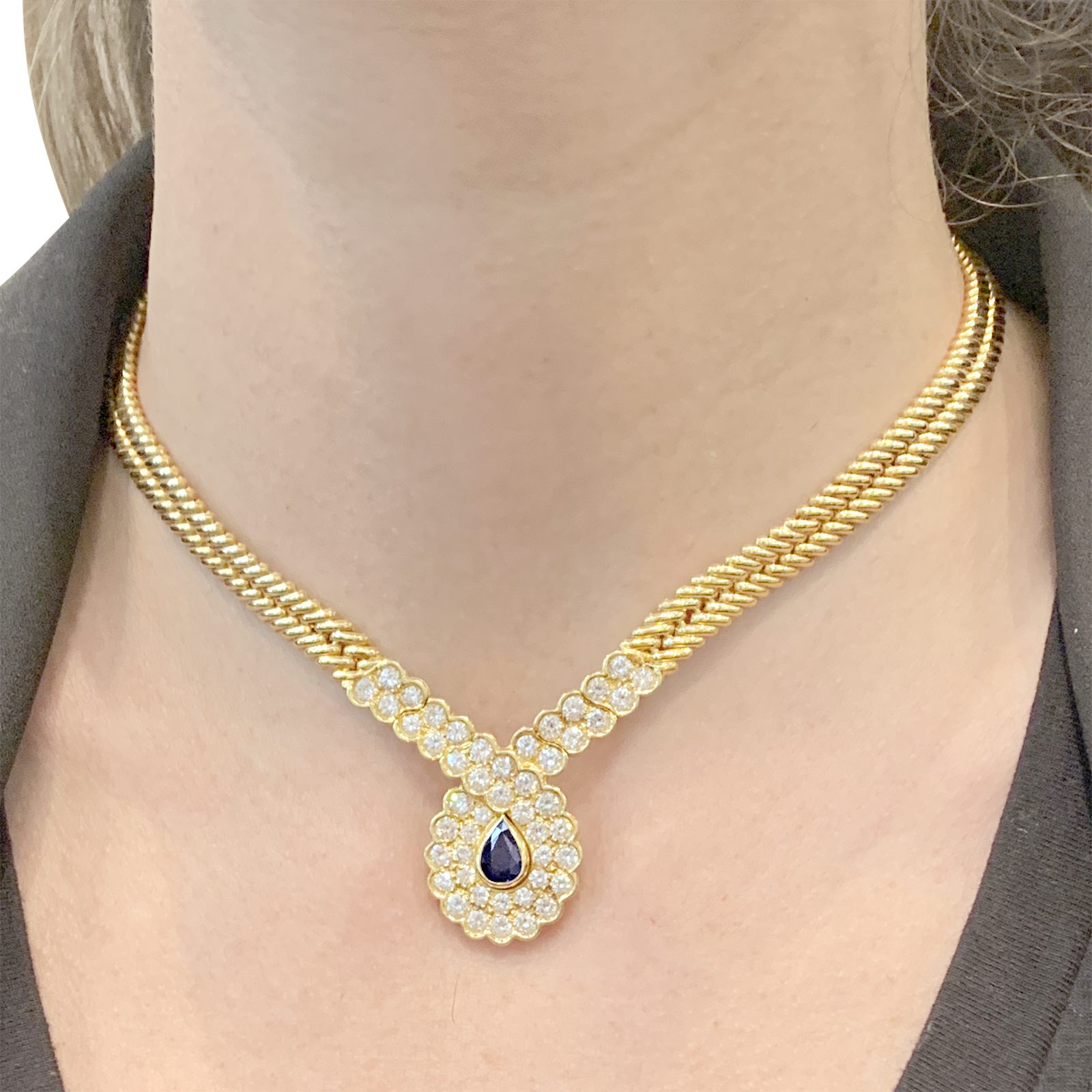 Collier Van Cleef & Arpels, or jaune, saphir, diamants.