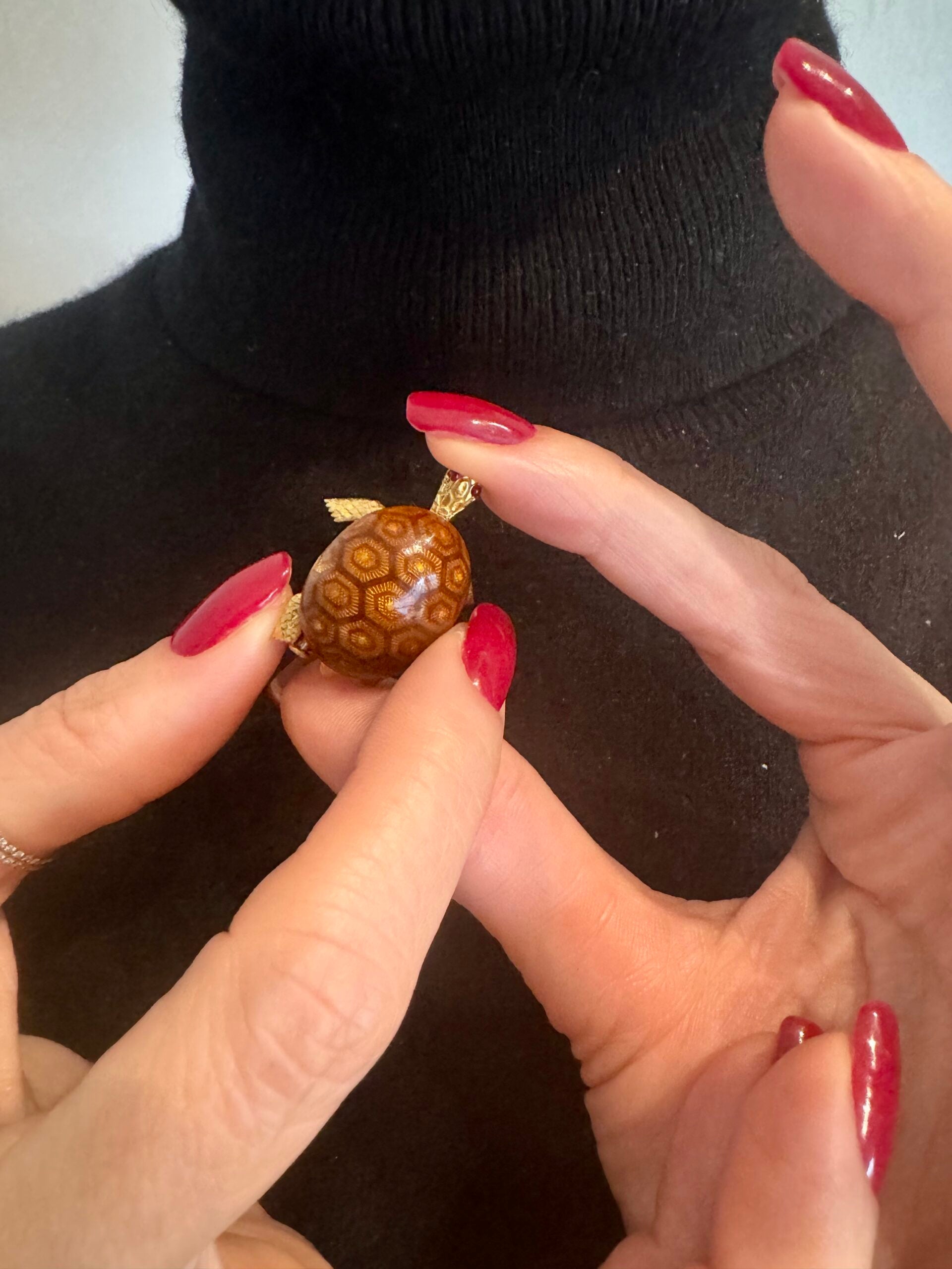 Boucheron Vintage, Broche Tortue Or et Email