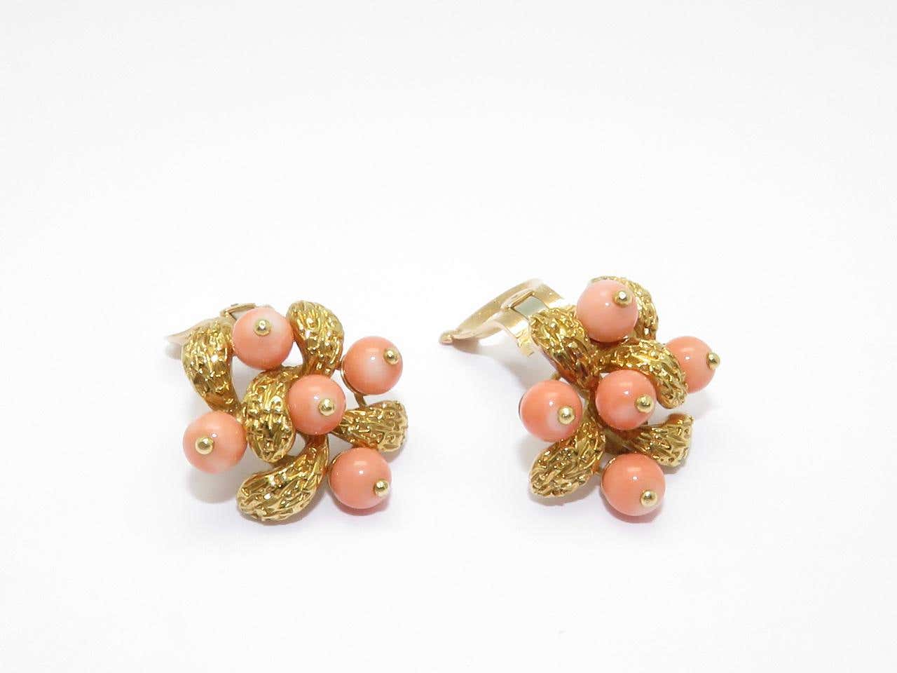 Boucles d’oreilles Clips Van Cleef & Arpels Vintage Or Corail - Maison Eloe