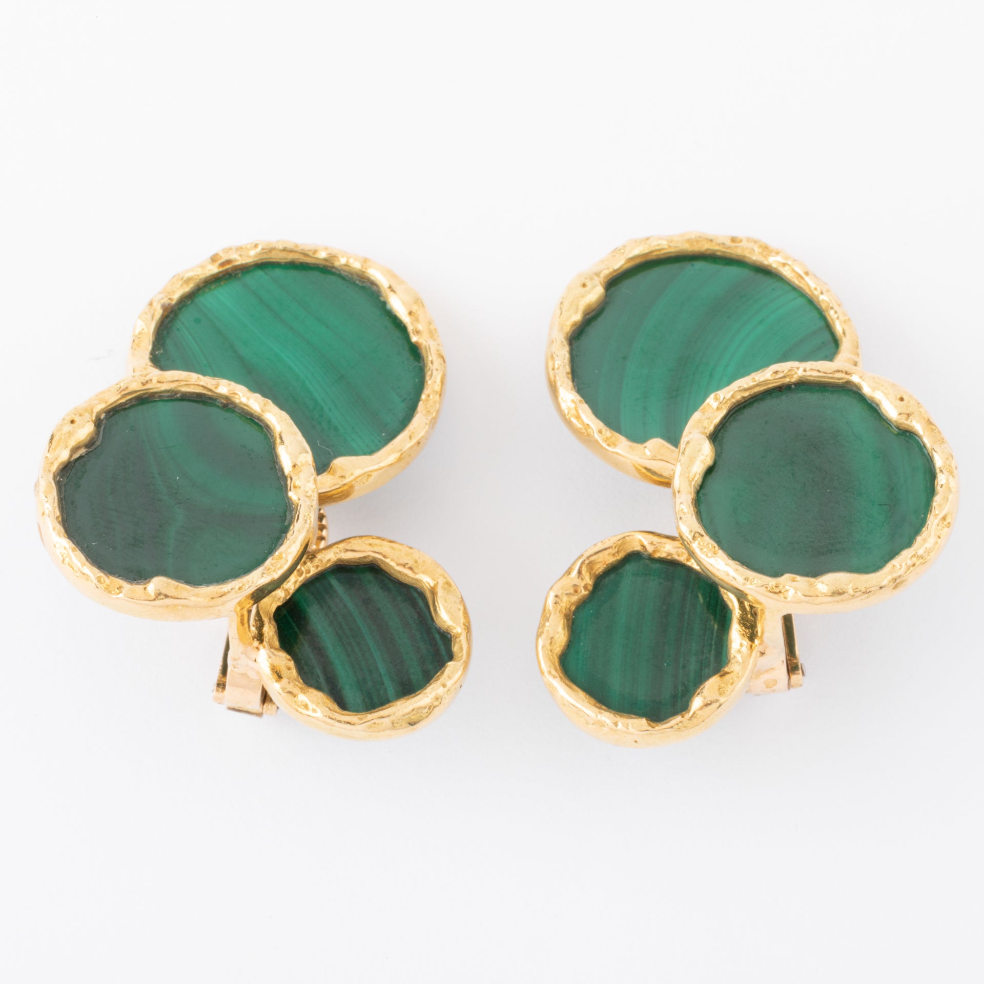 Boucles d'oreilles Vintage Malachite, or jaune, poinçon de Maitre Etablissement Richard.