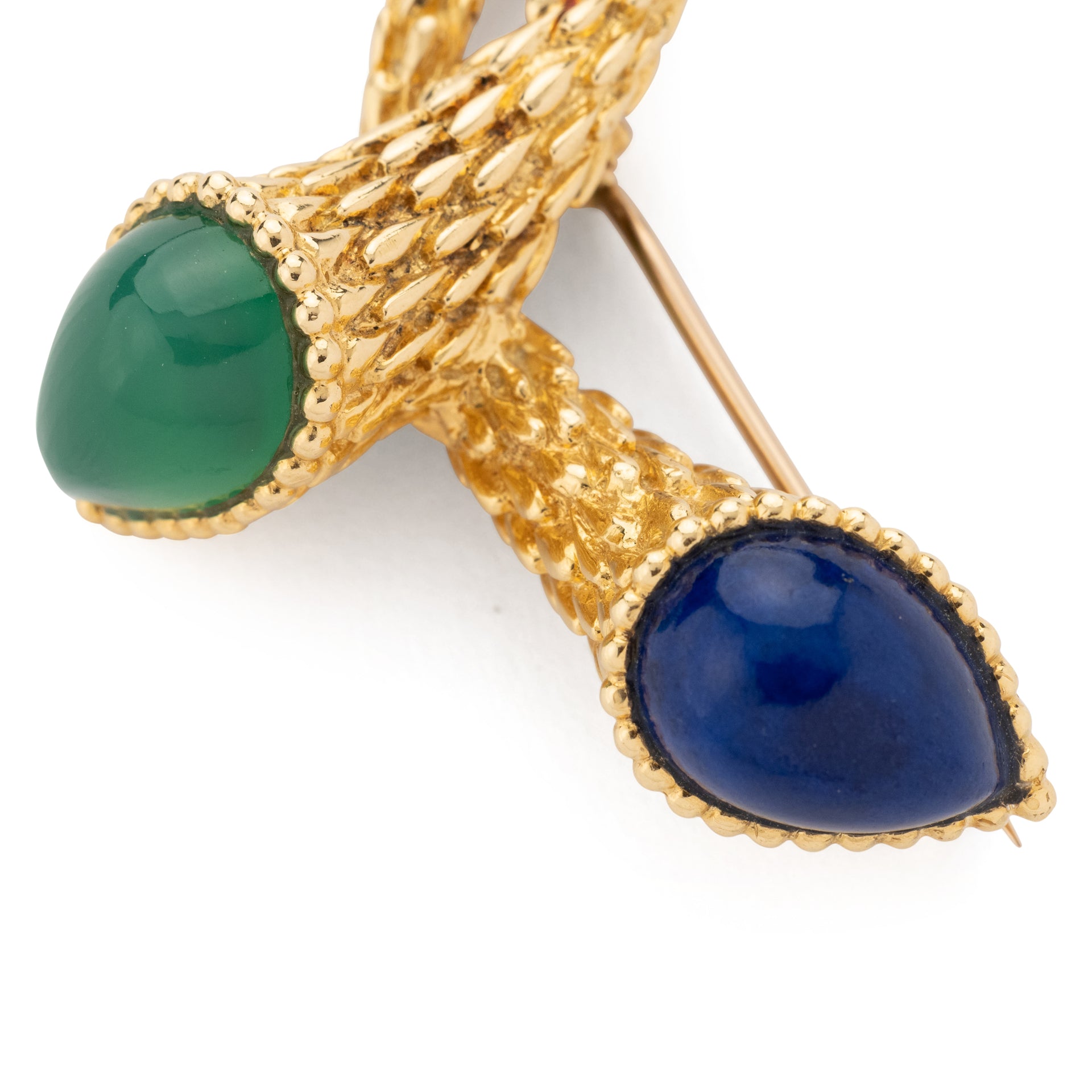 Boucheron brooch in 18K yellow gold, chrysoprase and lapis lazuli
