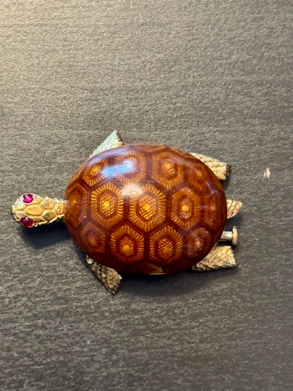 Boucheron Vintage, Broche Tortue Or et Email