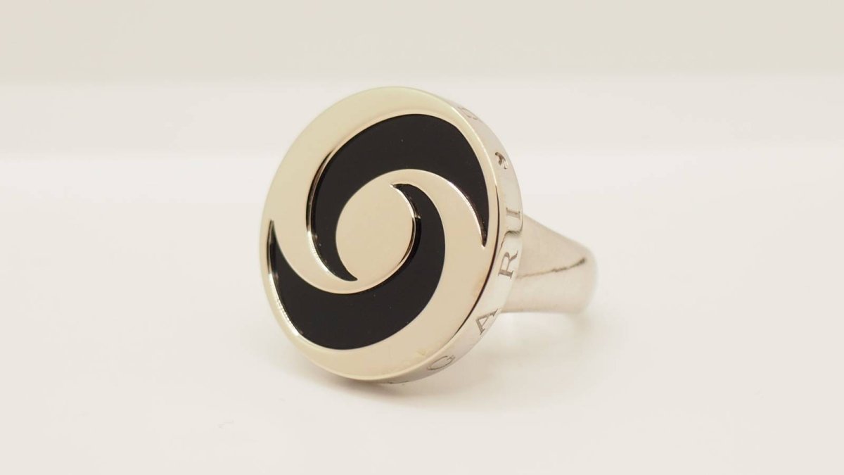 Bulgari Bague Yin Yang en or blanc et onyx - Maison Eloe