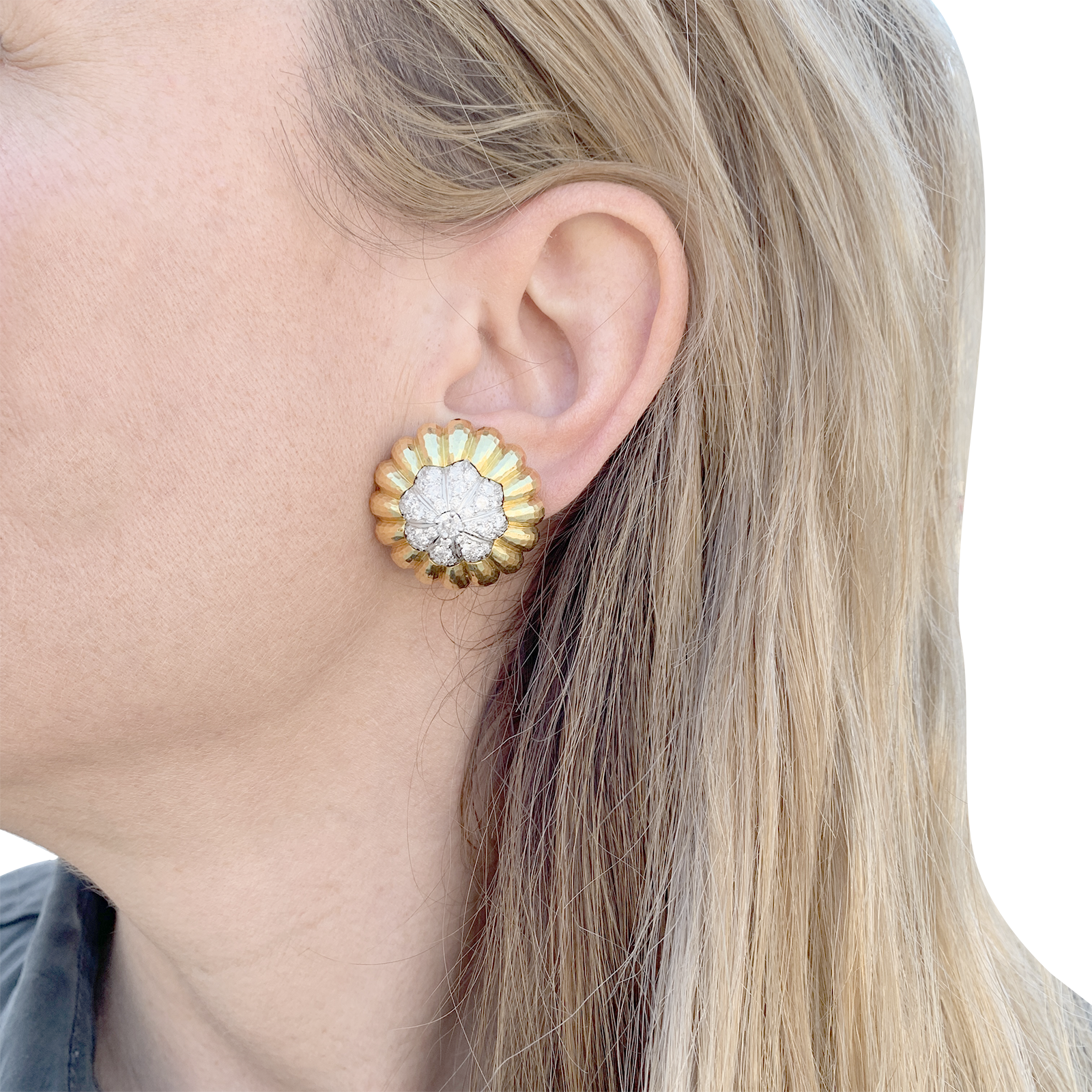 Clips d'oreilles David Webb, "Boutons", platine, or jaune, diamants.