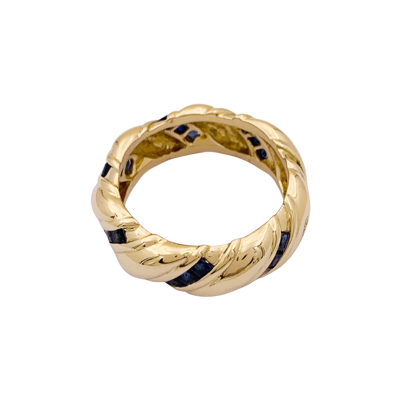 Bague vintage POIRAY, or jaune, saphirs calibrés.