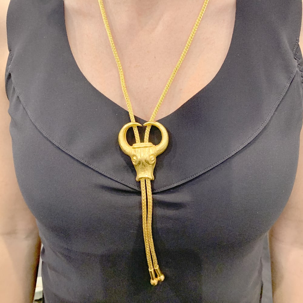 Collier LALAOUNIS, « Taureau », or jaune.