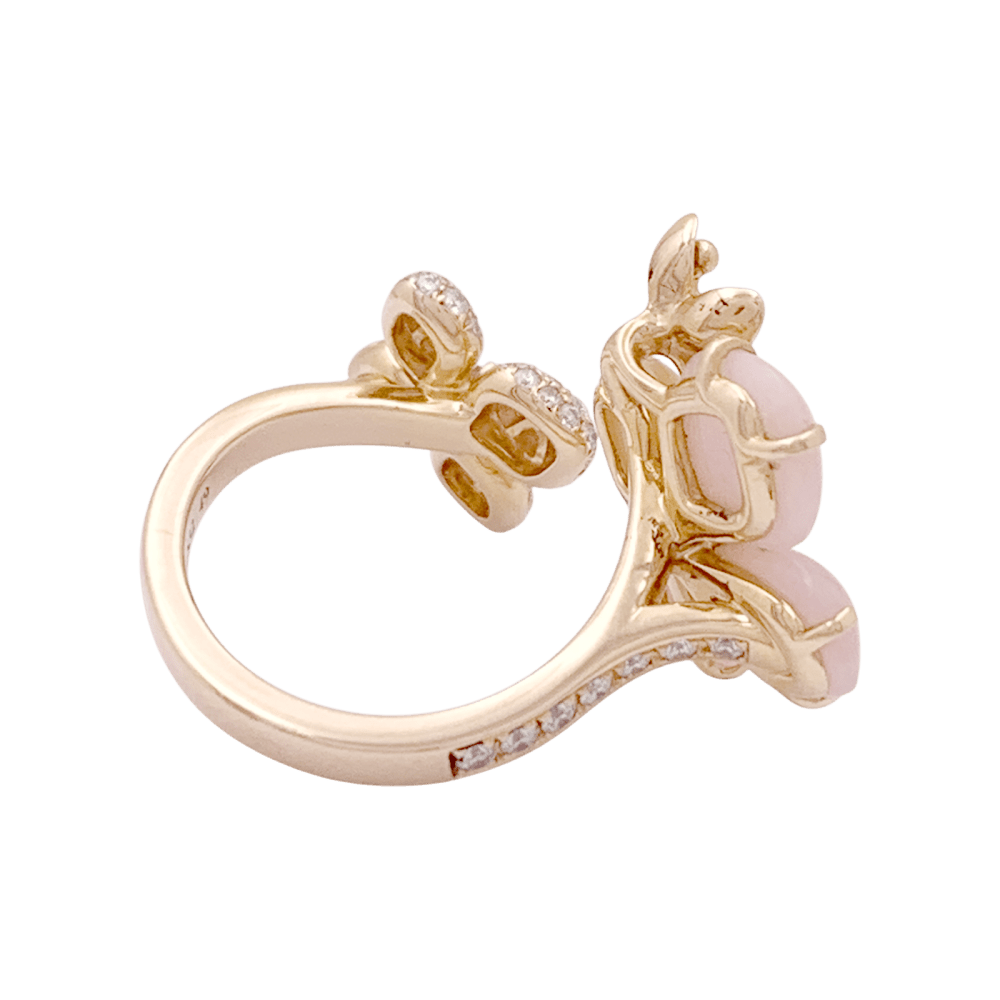 Bague Chaumet, « Hortensia Aube rosée », or rose, diamants, saphir rose et opales roses.