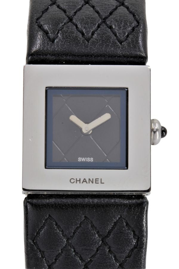 Chanel, montre matelassé Acier sur Cuir vintage