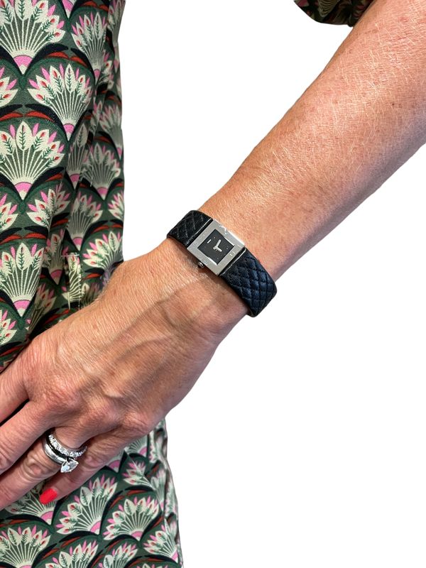 Chanel, montre matelassé Acier sur Cuir vintage