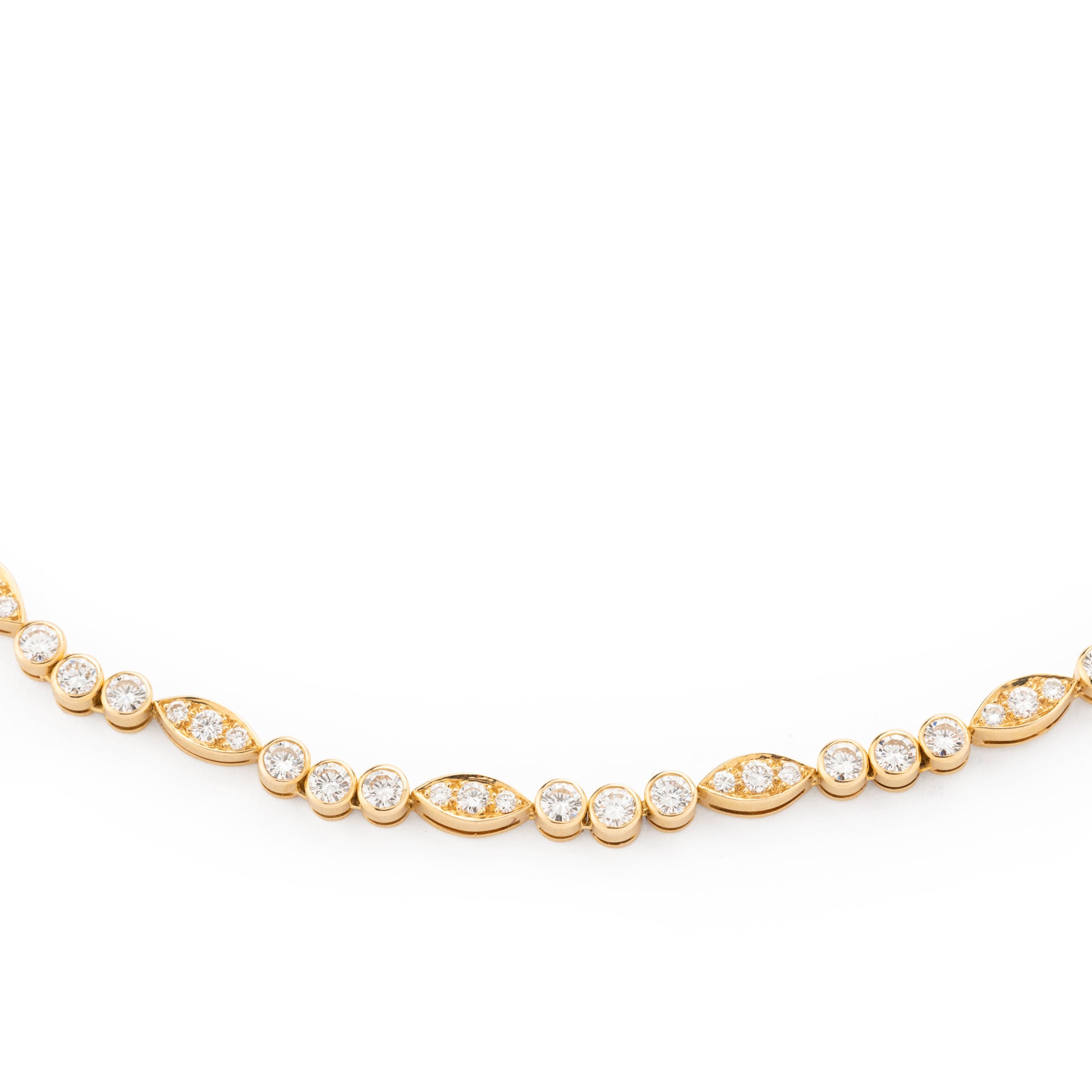 Cartier necklace in 18K yellow gold and diamonds.