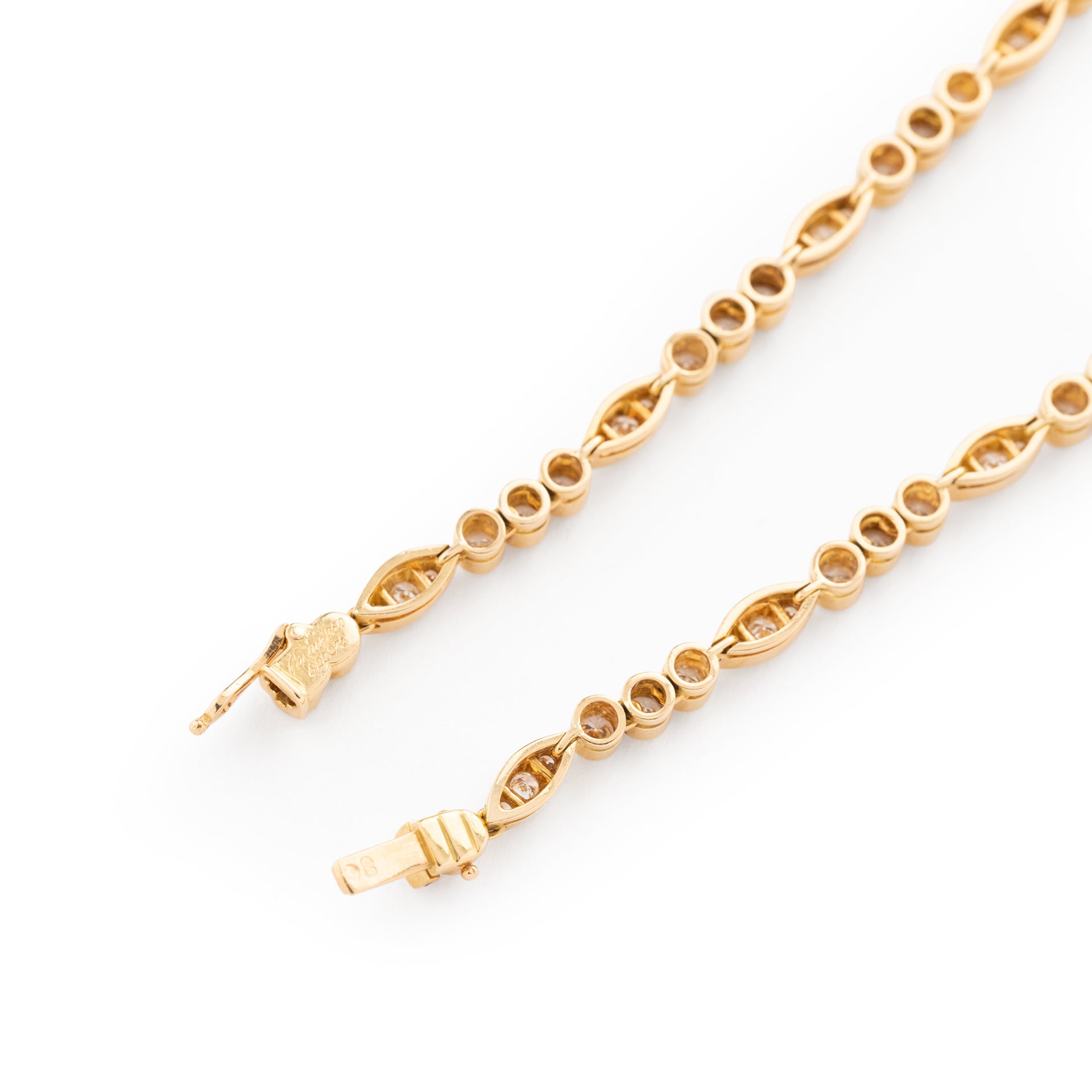 Cartier necklace in 18K yellow gold and diamonds.