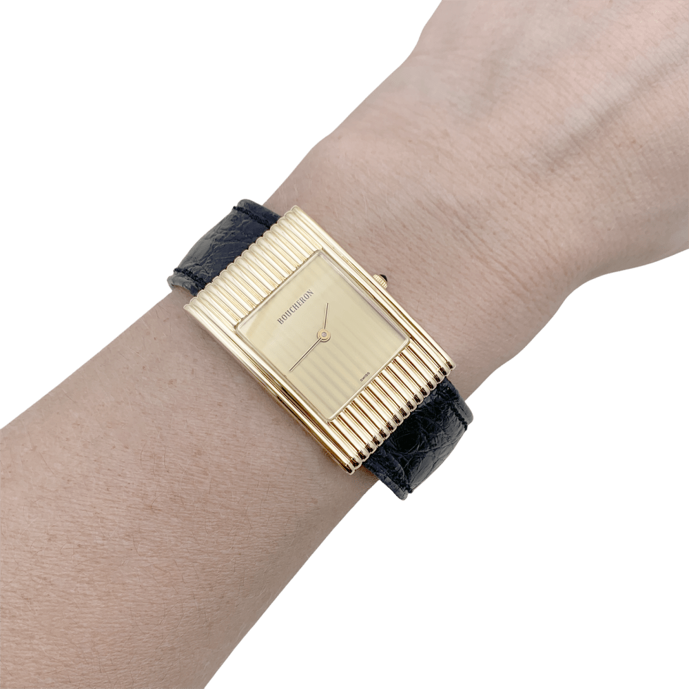 Montre Boucheron, "Reflet", or jaune, cuir. - Maison Eloe