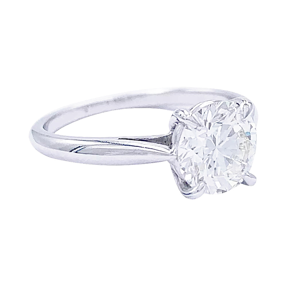 Bague solitaire en or blanc, diamant 1,36 carat.