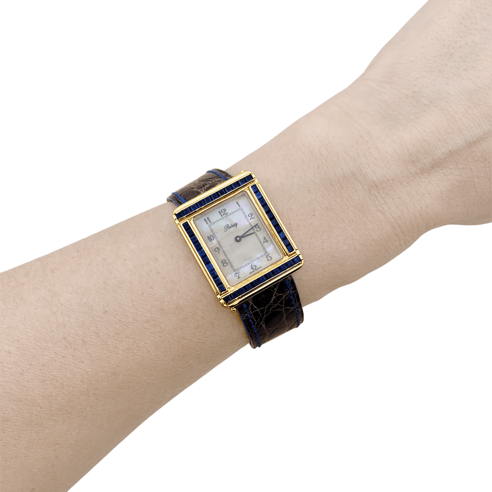Montre Poiray, "Ma Première", or jaune, nacre, saphir, cuir. - Maison Eloe