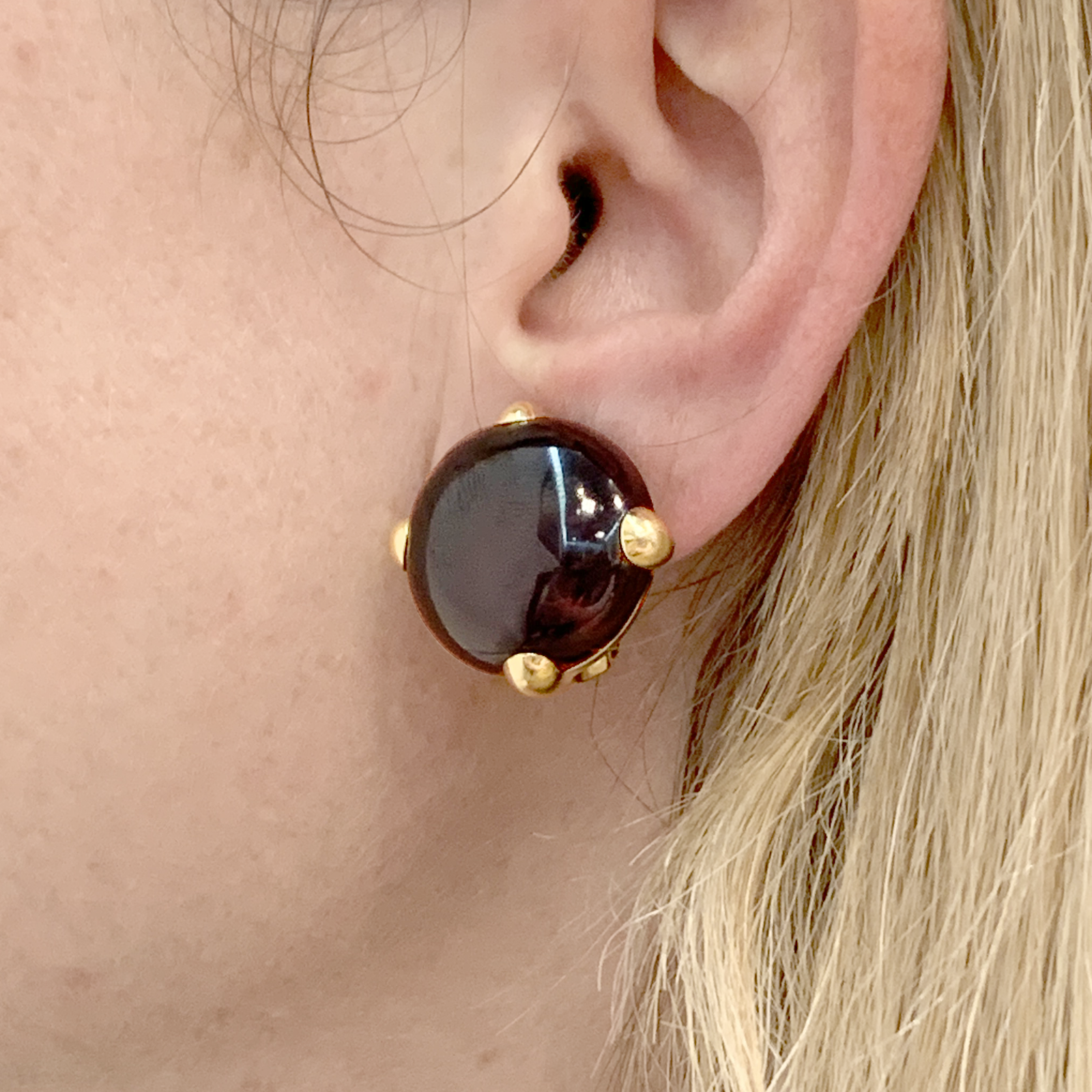 Boucles d'oreilles Pomellato, "Griffe", grenat, or jaune.