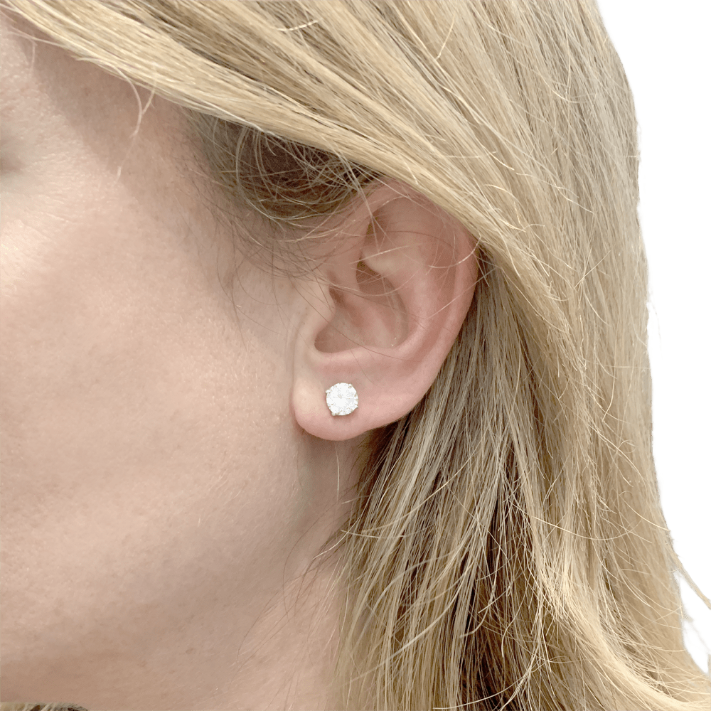 Boucles d'oreilles or blanc et diamants.