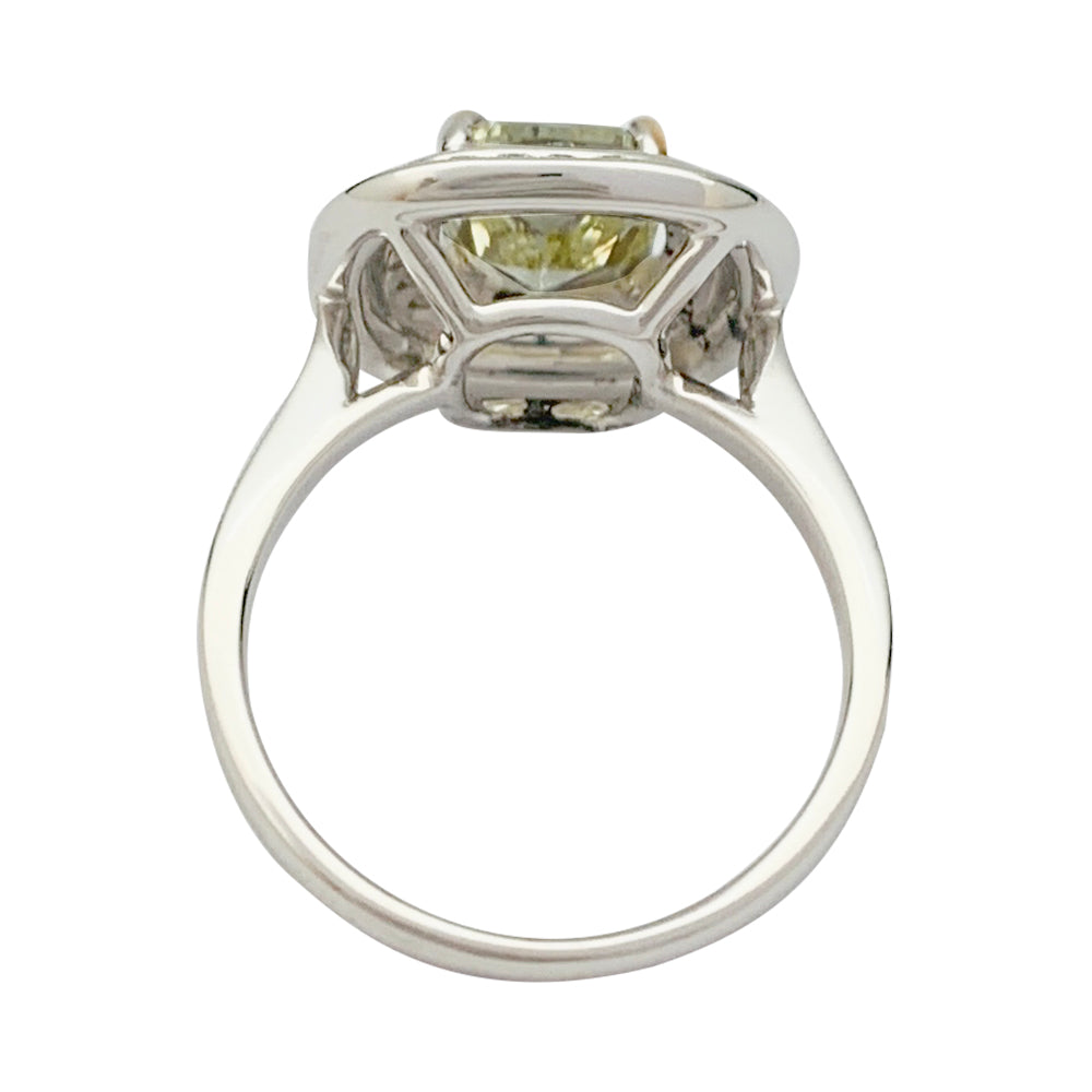 Bague or blanc, diamants et d'un diamant jaune de 2 carats