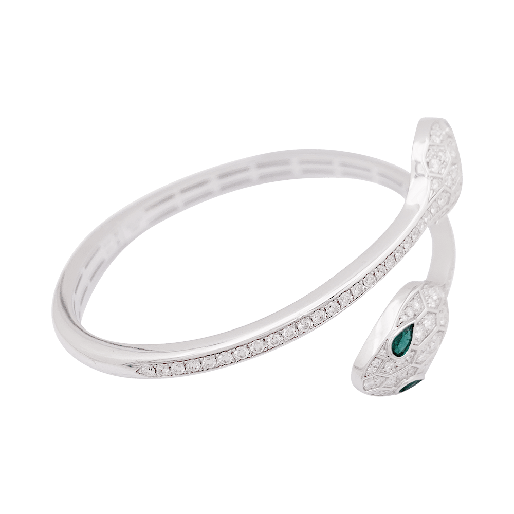 Bracelet Bulgari "Serpenti Seduttori" or blanc, diamants, émeraudes.