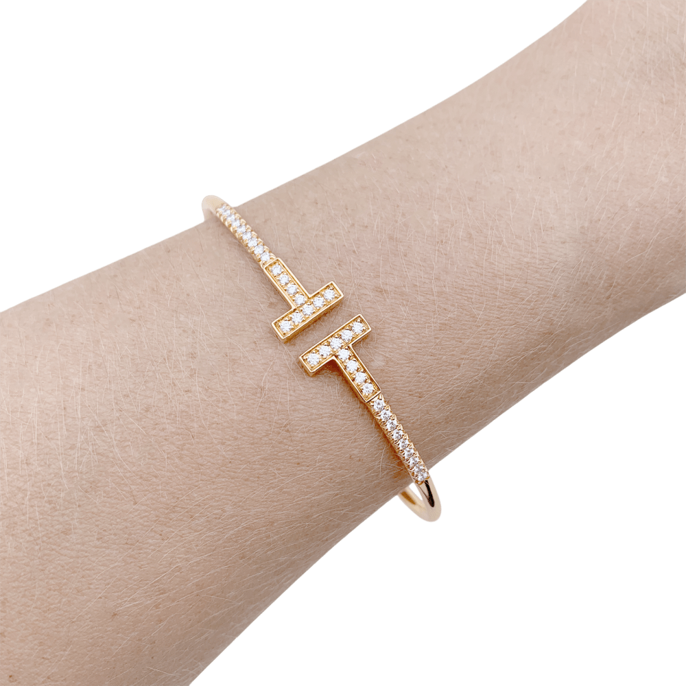 Bracelet Tiffany "Wire Tiffany T" en or rose et diamants.