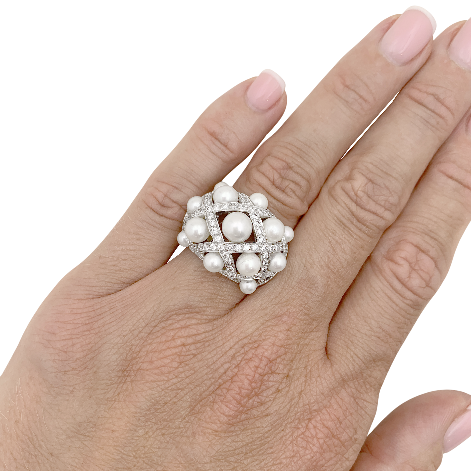 Bague CHANEL, "Baroque", or blanc, diamants, perles.
