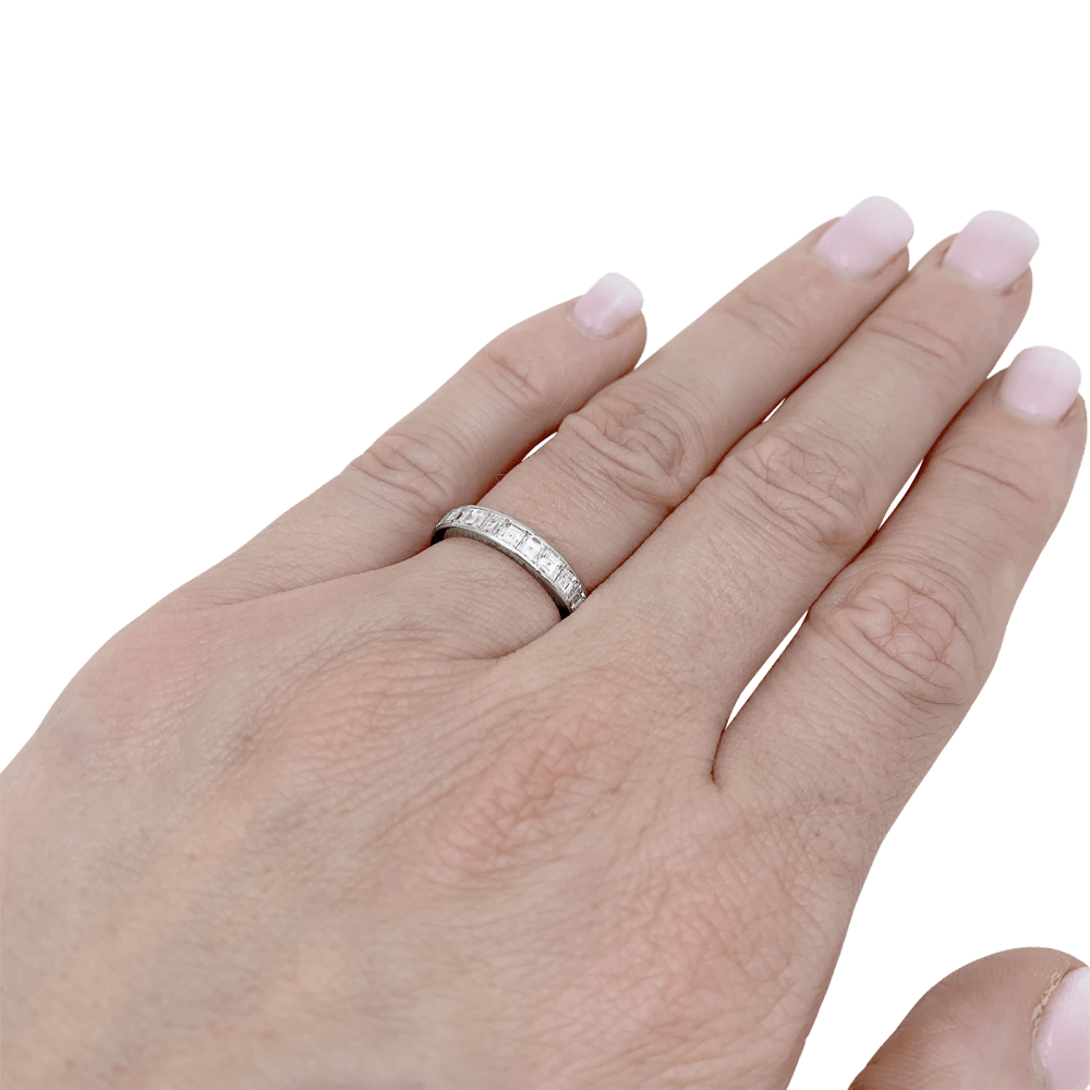 Alliance en platine et diamants. - Maison Eloe