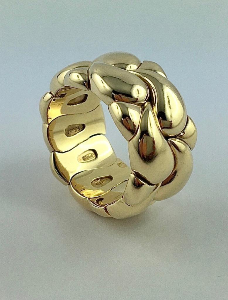 A Chopard "Casmir" model ring in 18K yellow gold