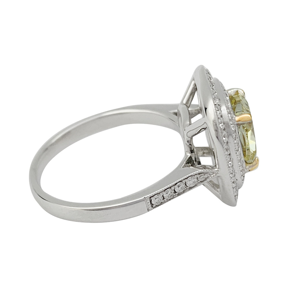 Bague or blanc, diamants et d'un diamant jaune de 2 carats