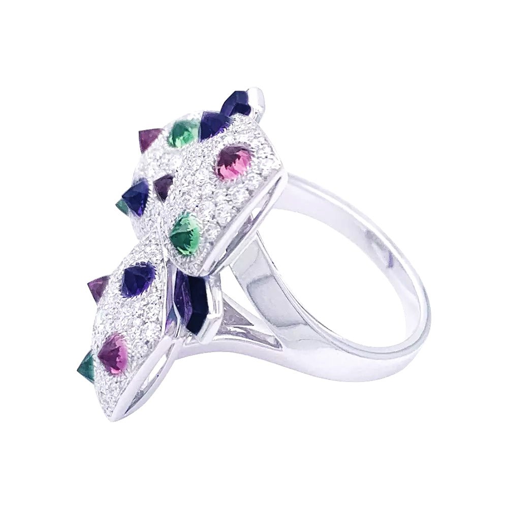 Bague Cartier, "Caresse d'Orchidées", or blanc, diamants, pierres de couleurs. - Maison Eloe