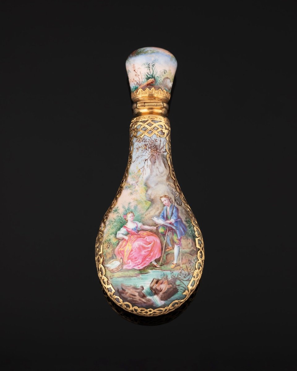 Grand Flacon à Sels ou parfum En Or Et émail d'époque Napoléon III