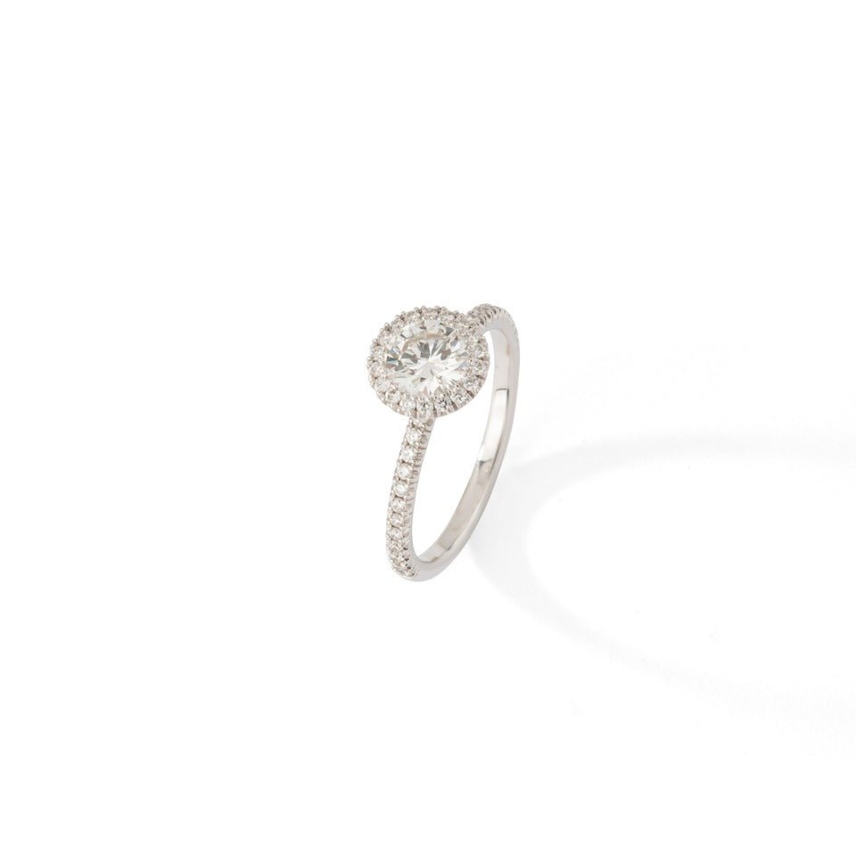 Bague de fiançailles en or blanc ornée de diamants. - Maison Eloe