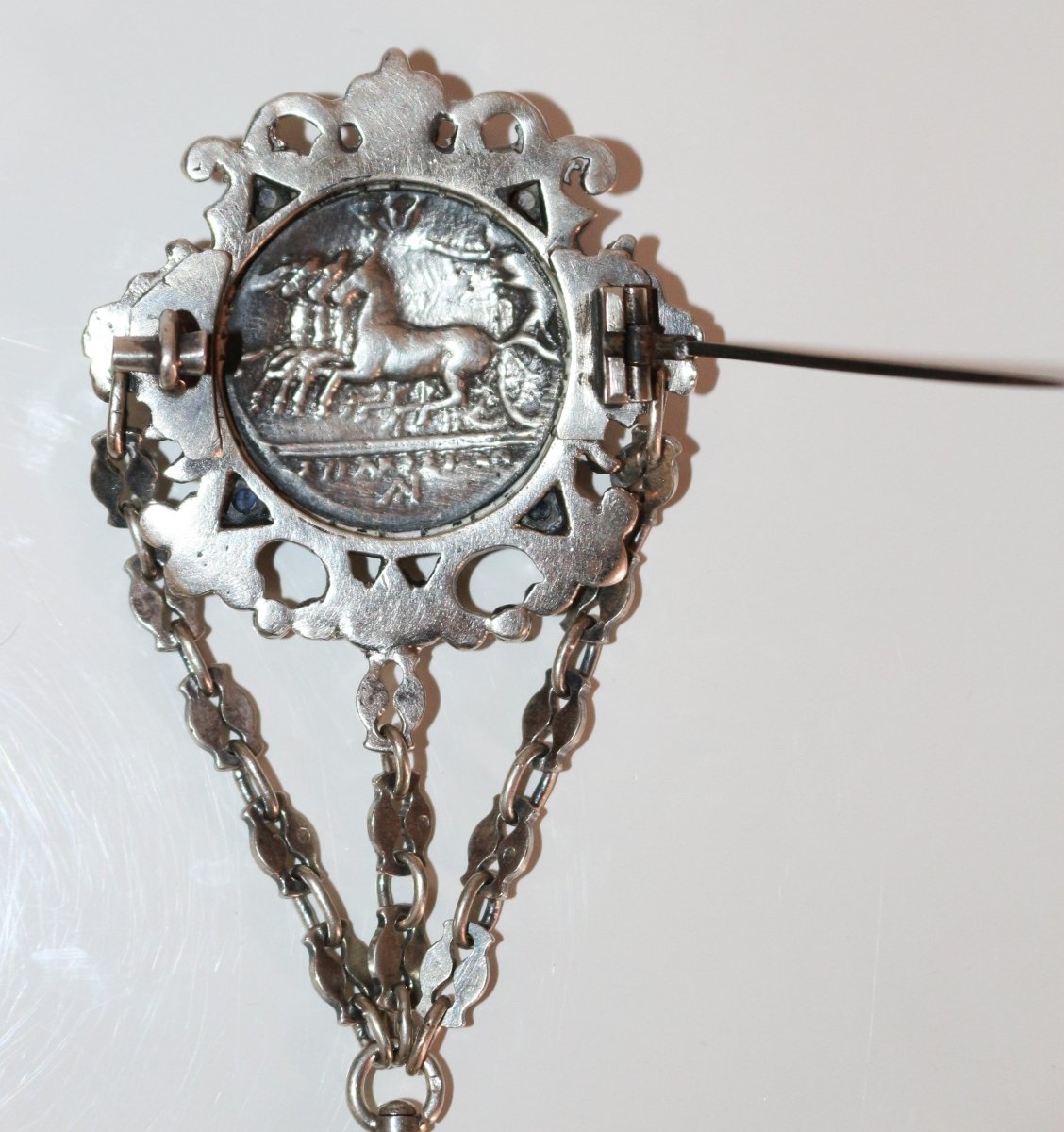 Broche châtelaine ancienne monnaie grecque argent 1880 - Maison Eloe