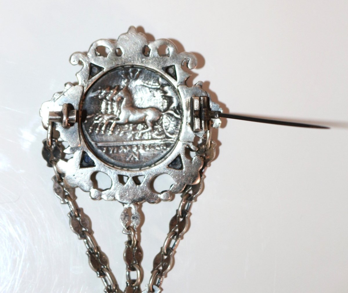 Broche châtelaine ancienne monnaie grecque argent 1880 - Maison Eloe