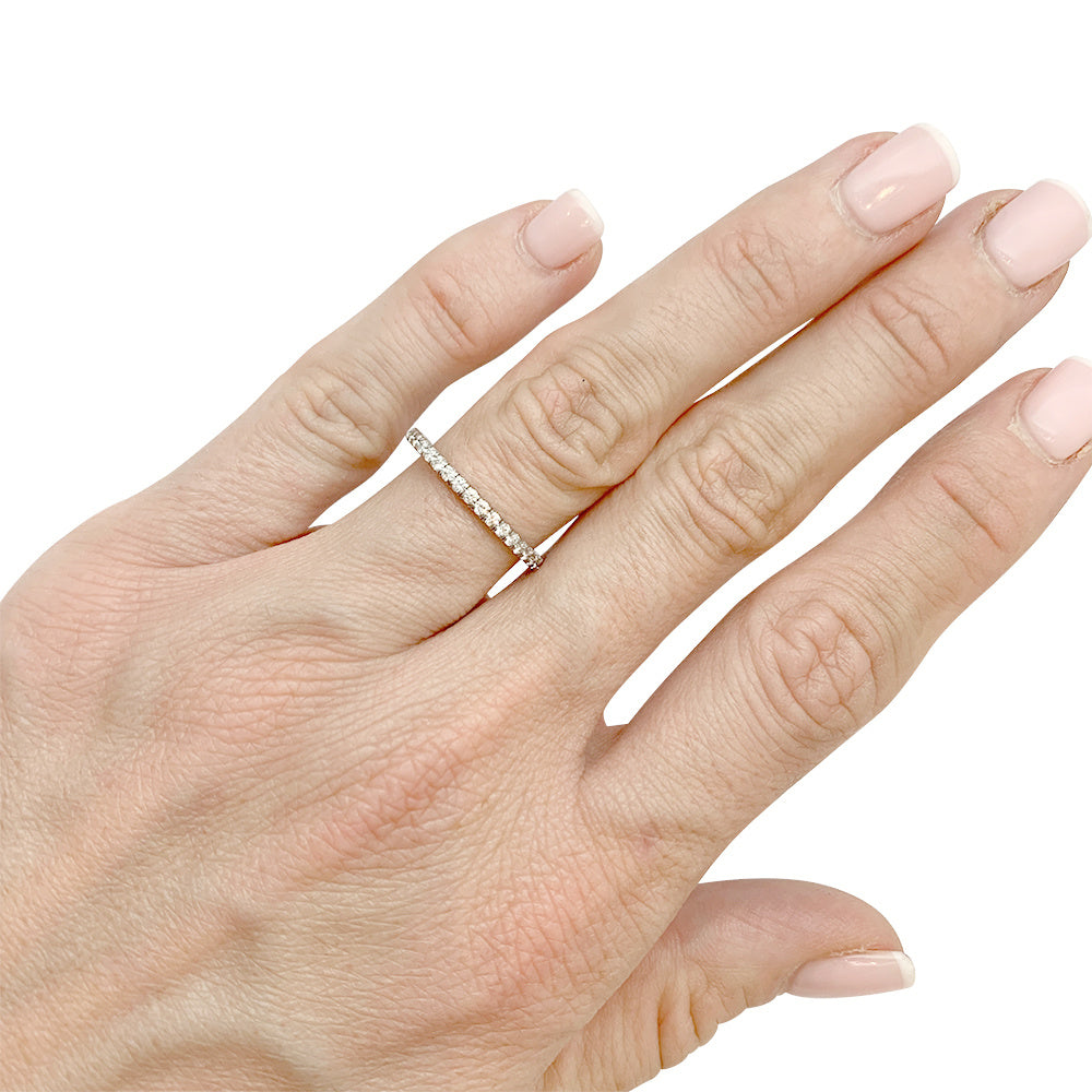 Alliance Cartier, "Etincelle", or blanc, diamants.