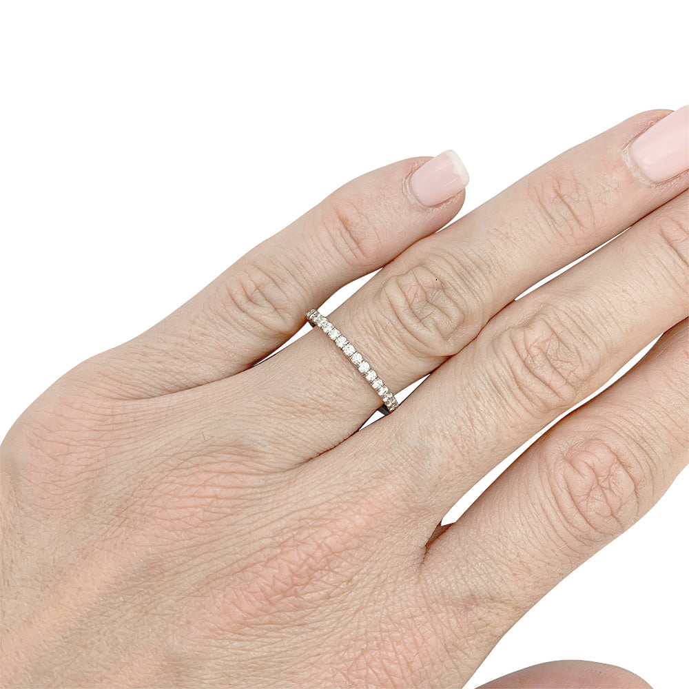 Alliance Cartier, "Etincelle", or blanc, diamants.