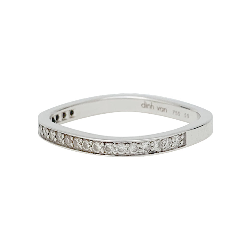 Alliance Dinh Van, "Carrée", or blanc et diamants.