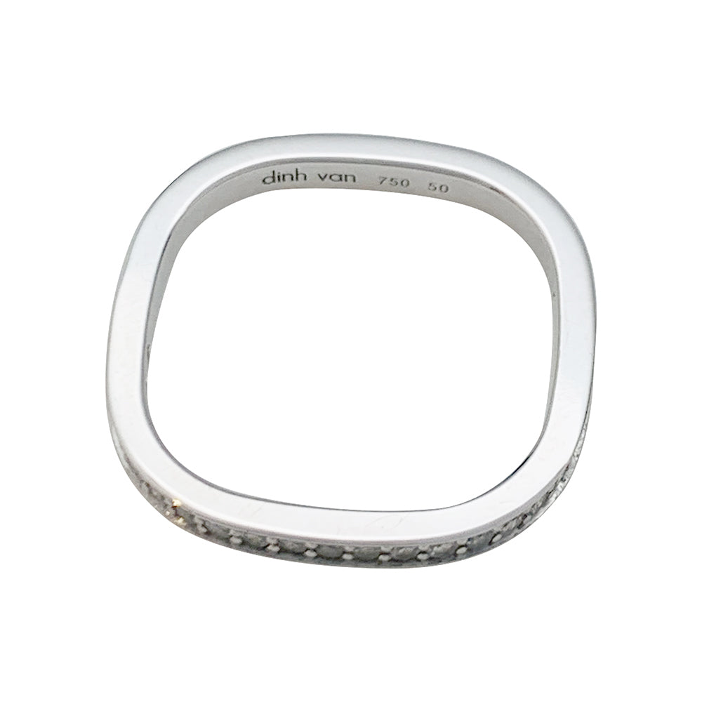 Alliance Dinh Van, "Carrée", or blanc et diamants.