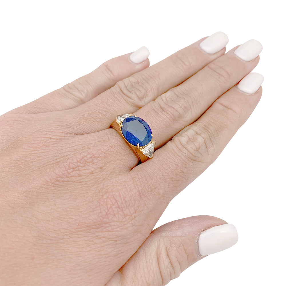Bague A.Reza en or jaune saphir 6,71 carats et diamants.
