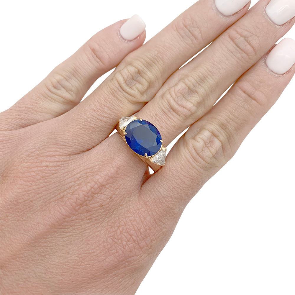 Bague A.Reza en or jaune saphir 6,71 carats et diamants.
