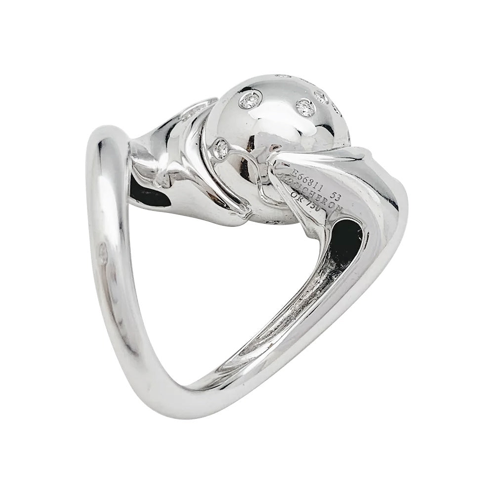 Bague Boucheron, "Trouble", or blanc, diamants.