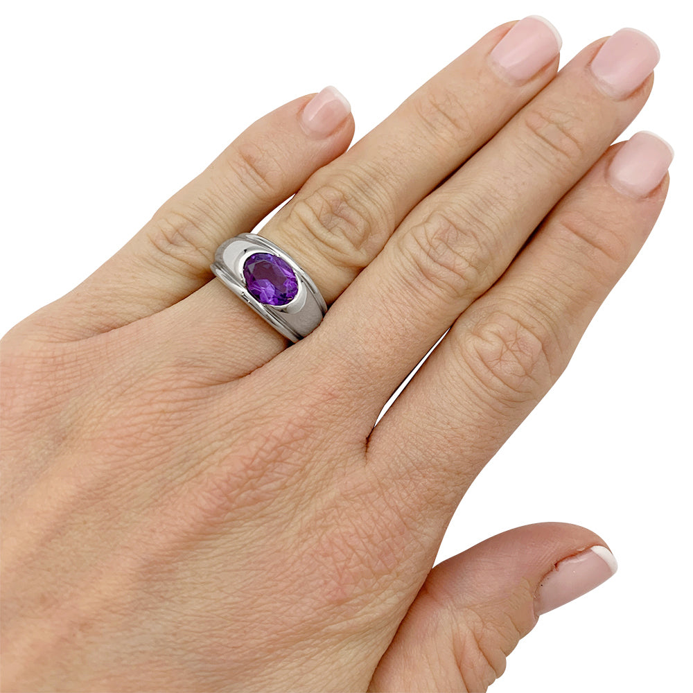 Bague Boucheron, "Roxane", or blanc améthyste.