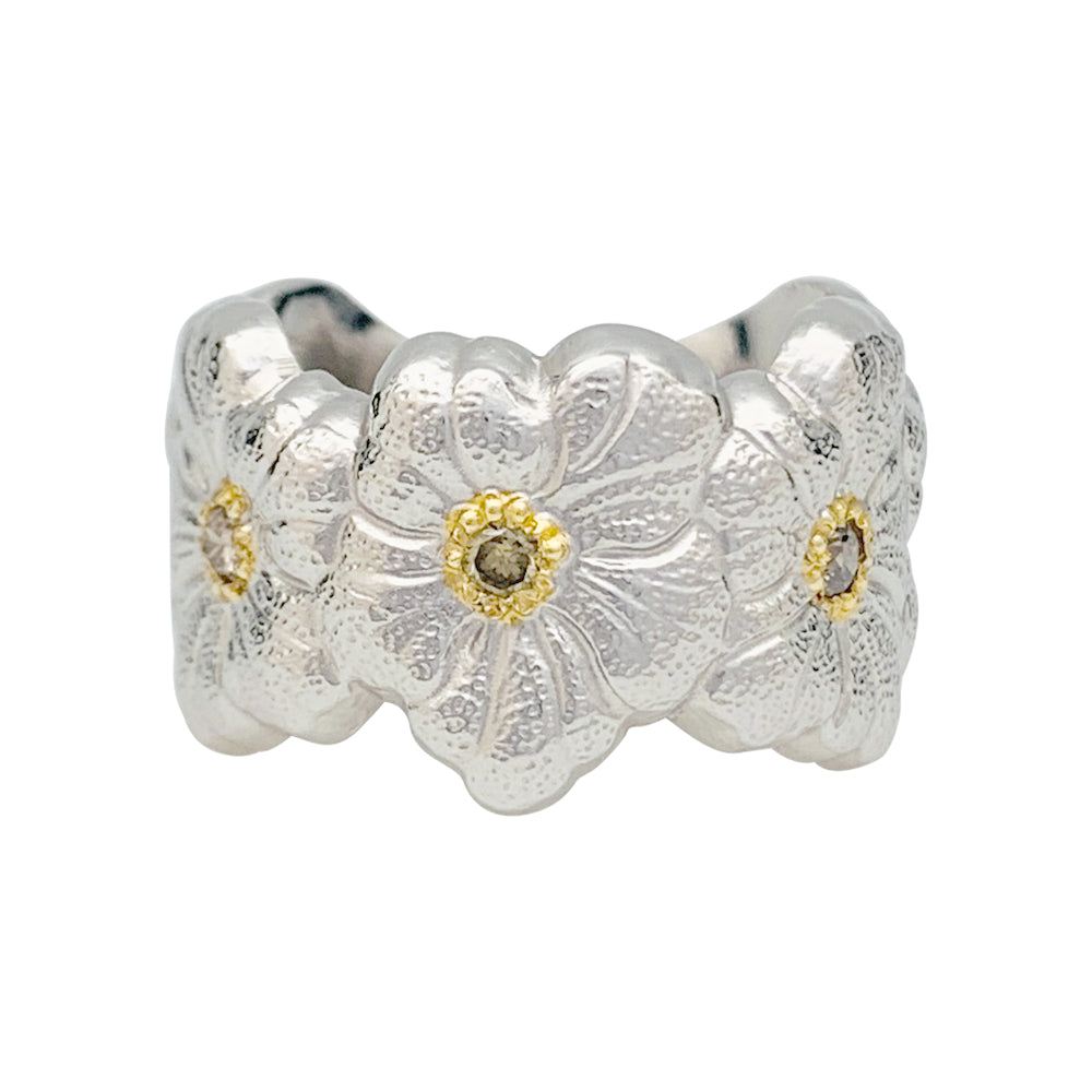 Bague Buccellati, "Blossoms Gardenia", argent, or jaune, diamants bruns.