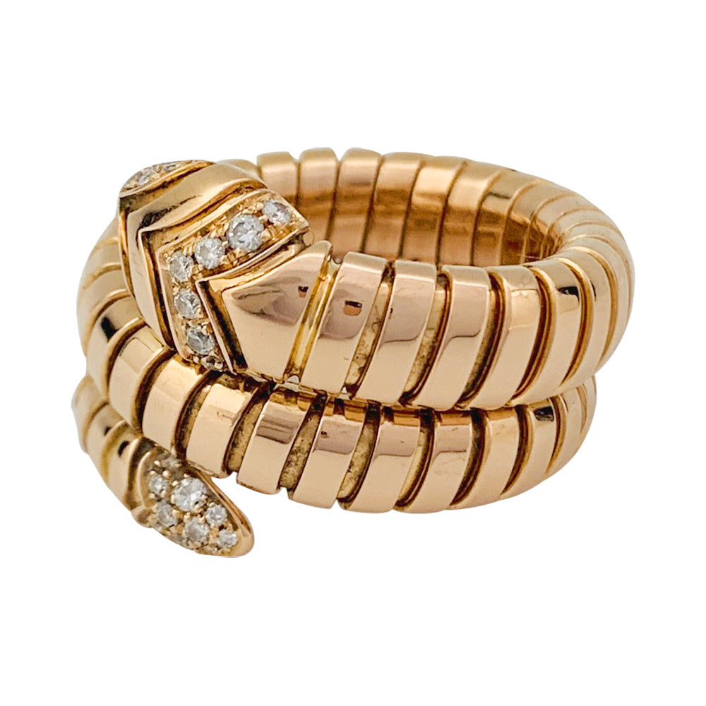 Bague Bulgari, modèle "Serpenti, en or rose et diamants.