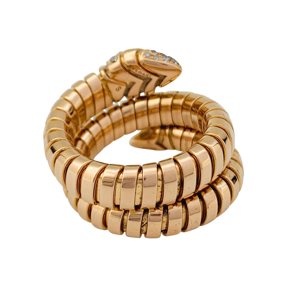 Bague Bulgari, modèle "Serpenti, en or rose et diamants.