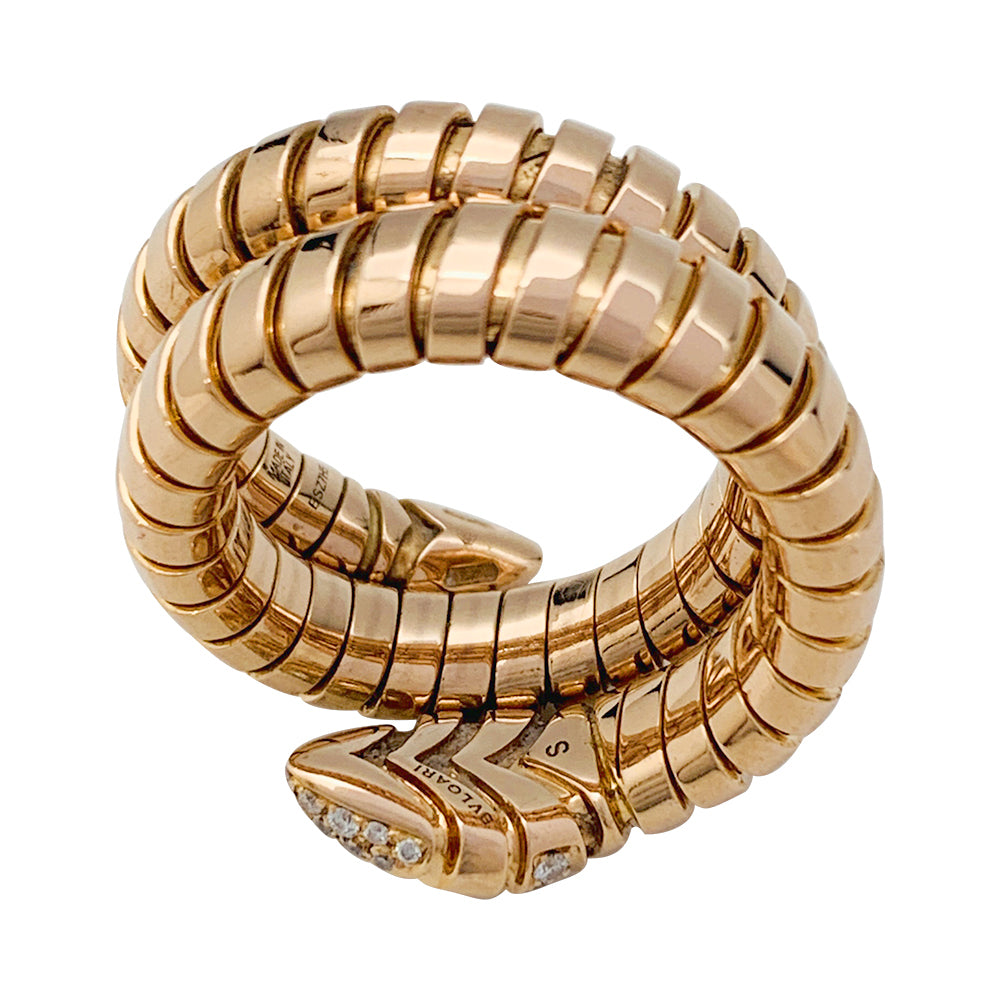 Bague Bulgari, modèle "Serpenti, en or rose et diamants.