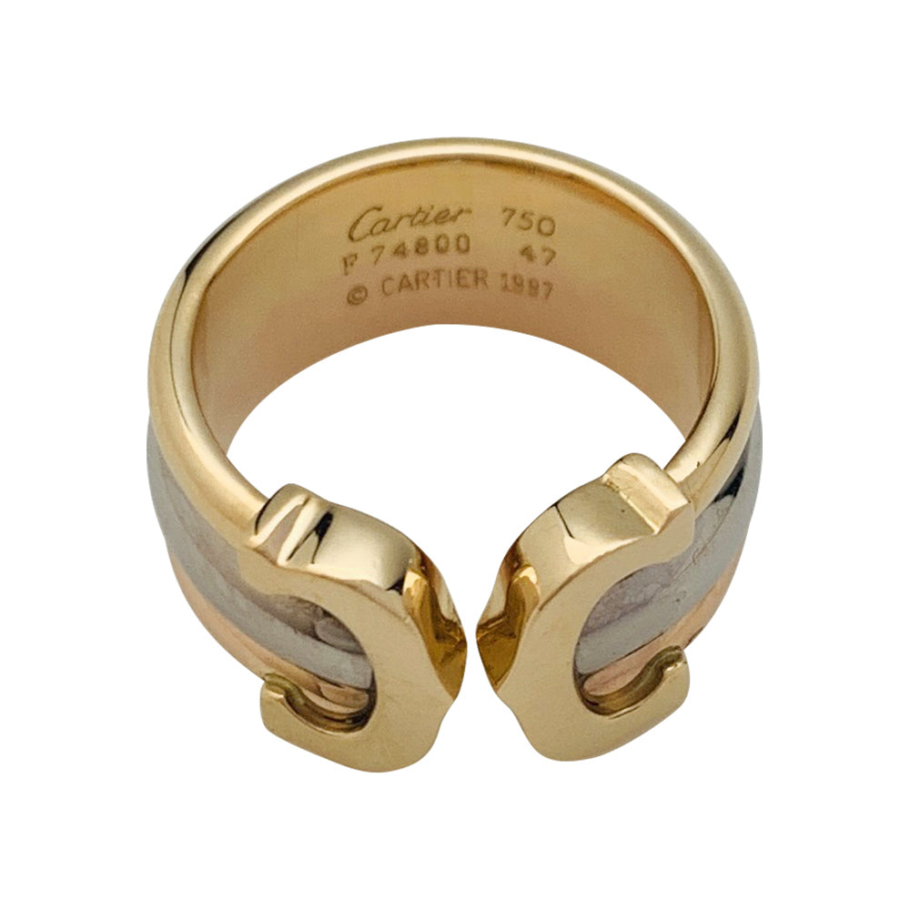 Bague Cartier, "C de Cartier", trois ors.